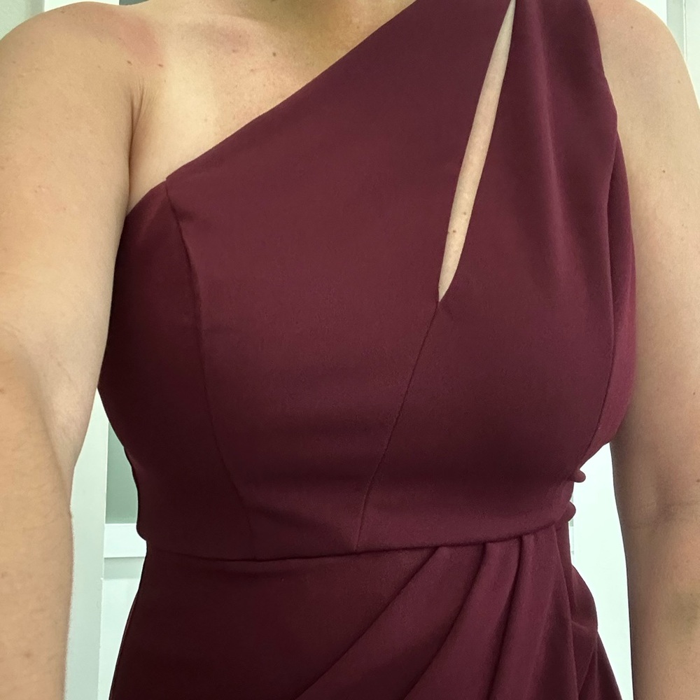 Fun dress in garnet color. Side zip.